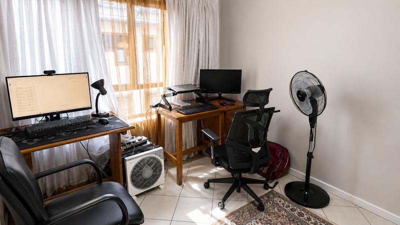 To Let 2 Bedroom Property for Rent in Somerset West Western Cape